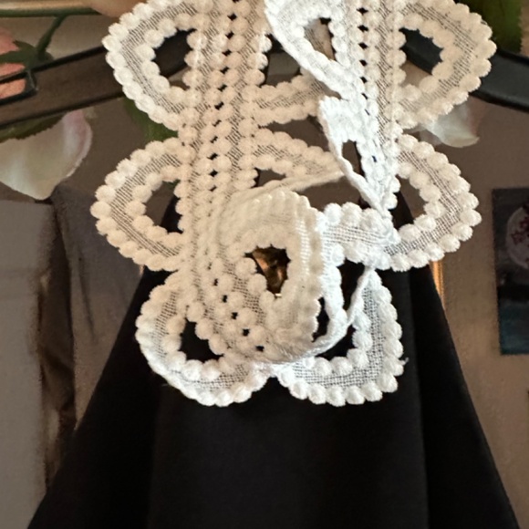 Elliatt Black and White Midi Dress - Picture 6 of 9